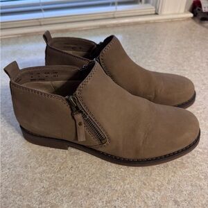 9W Hush Puppies Mazin Cayto Zip Booties